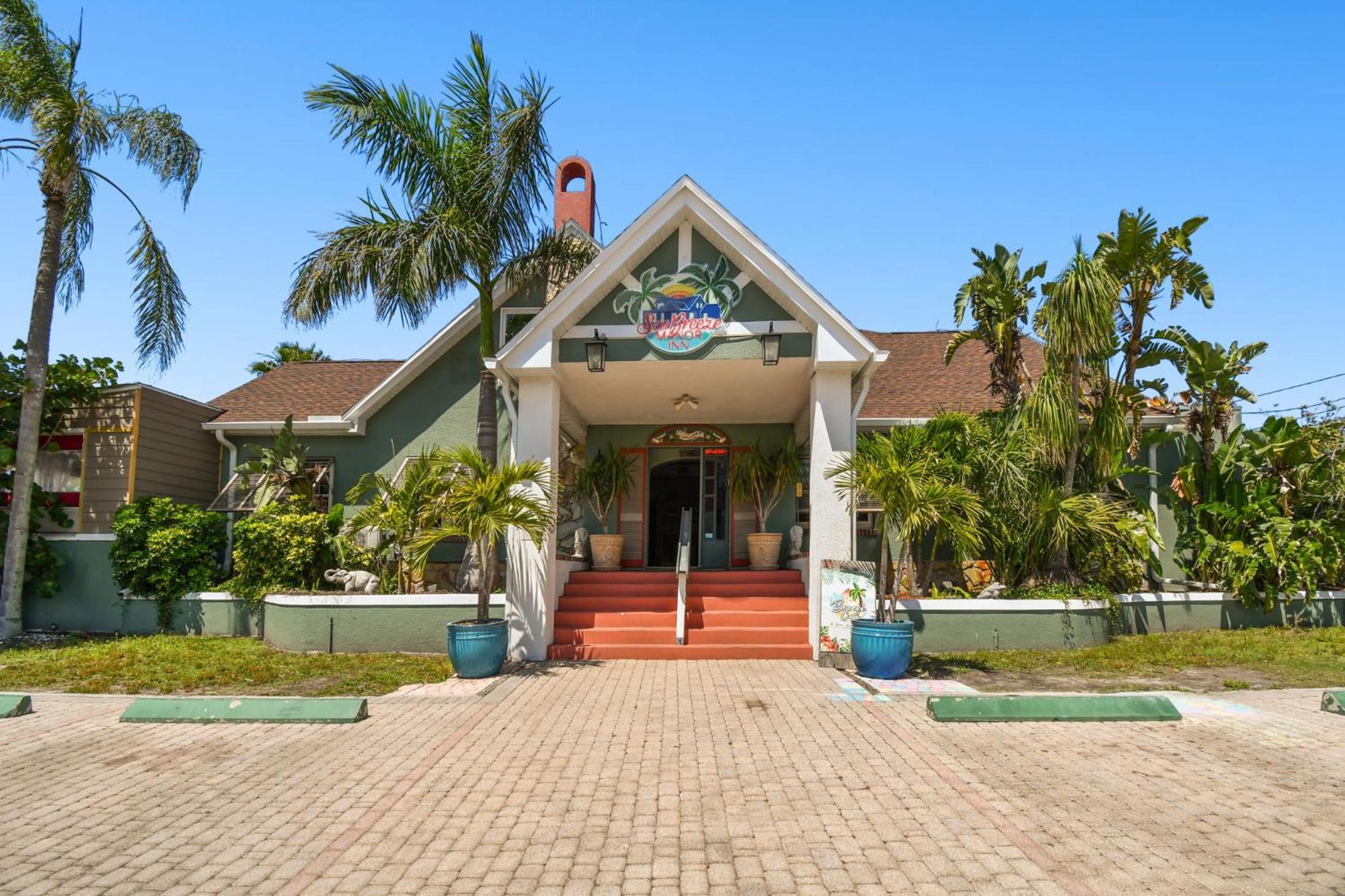 Sea Breeze Manor Inn St. Petersburg Ngoại thất bức ảnh